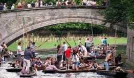 青岛吃瓜船,海上美食之旅，畅享海鲜盛宴