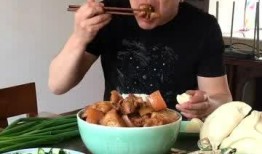 吃瓜东北哥俩家,揭秘东北家庭的生活点滴