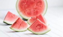 吃瓜吹空调的图片