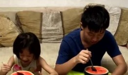 吃瓜兄弟和妈妈,吃瓜兄弟与妈妈的温馨日常