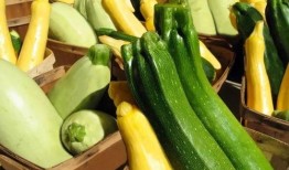 凉山州吃瓜,吃瓜也能吃出风情万种