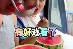 突然吃瓜吃到身上,意外吃瓜事件引发的尴尬瞬间