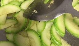 云南小瓜整根吃,整根享用，尽享清新滋味