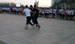 休闲广场吃瓜比赛,休闲广场吃瓜比赛欢乐开赛