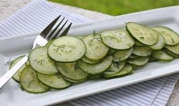 扔树叶吃瓜,扔树叶吃瓜的悠闲时光