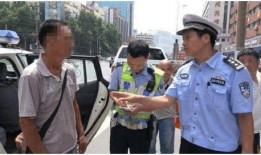 阳台吃瓜引来警察,警察上门解疑团